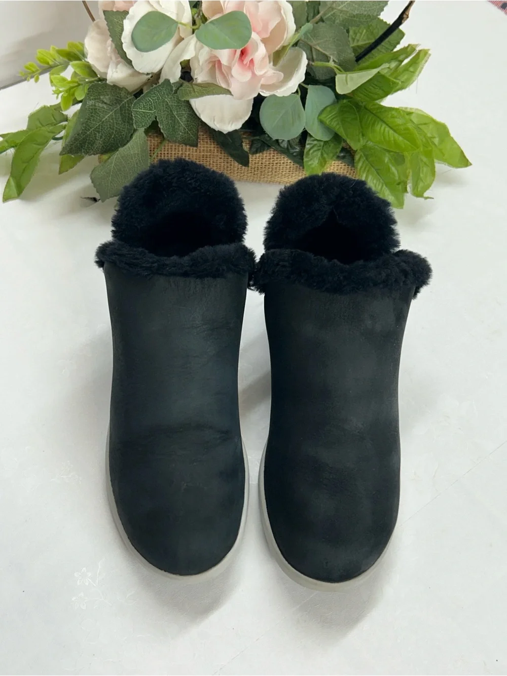 Black Fleece-Lined Slip-On Women’s Shoes